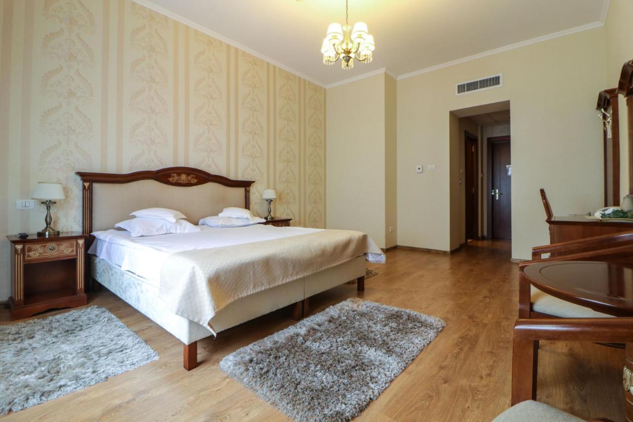 Astoria Grand Hotel أرادايا المظهر الخارجي الصورة